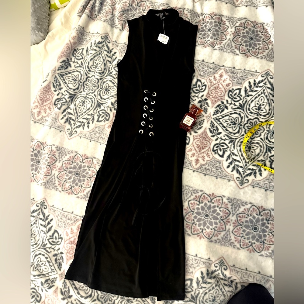 MIDI dress with slit.